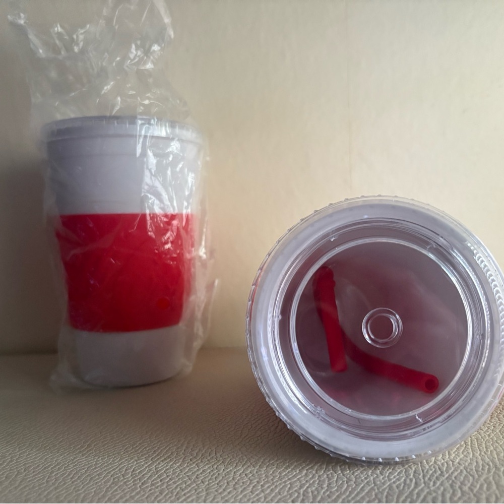 Red and White Coca-Cola Cups brand new in package - Picture 3 of 3